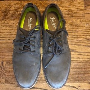 Men’s tan dress shoes